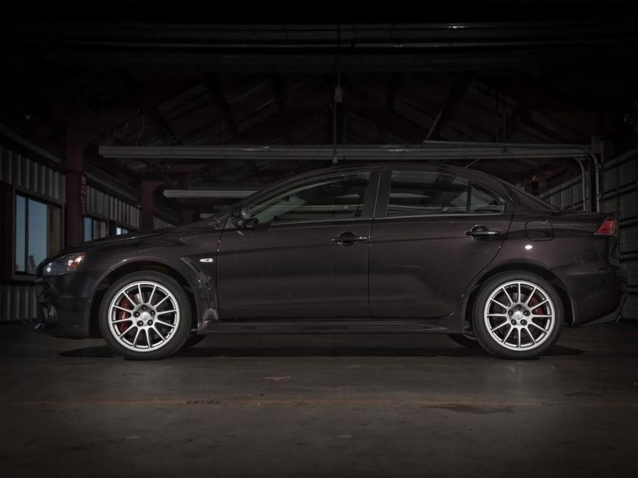  Mitsubishi Lancer Evolution X SE 2009 года  (US) (фото 9 из 11)